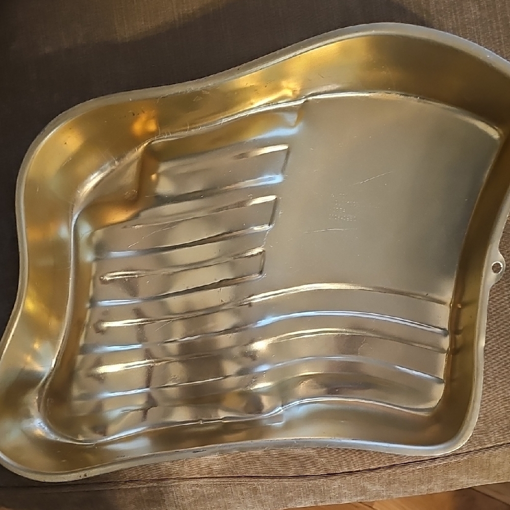 Wilton Flag Shaped Cake Pan Stars & Stripes Patriotic Cake Pan # 2105-1850